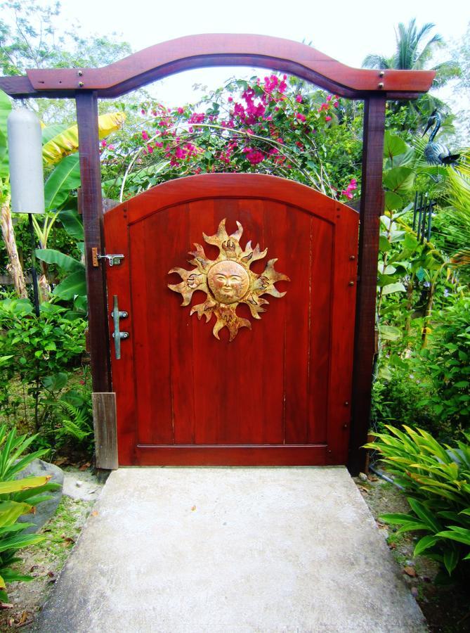 Casa Abundancyah B&B Bocas Town Exterior foto